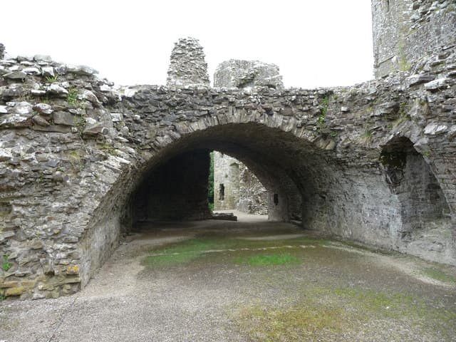 Llawhaden Castle - Image 2