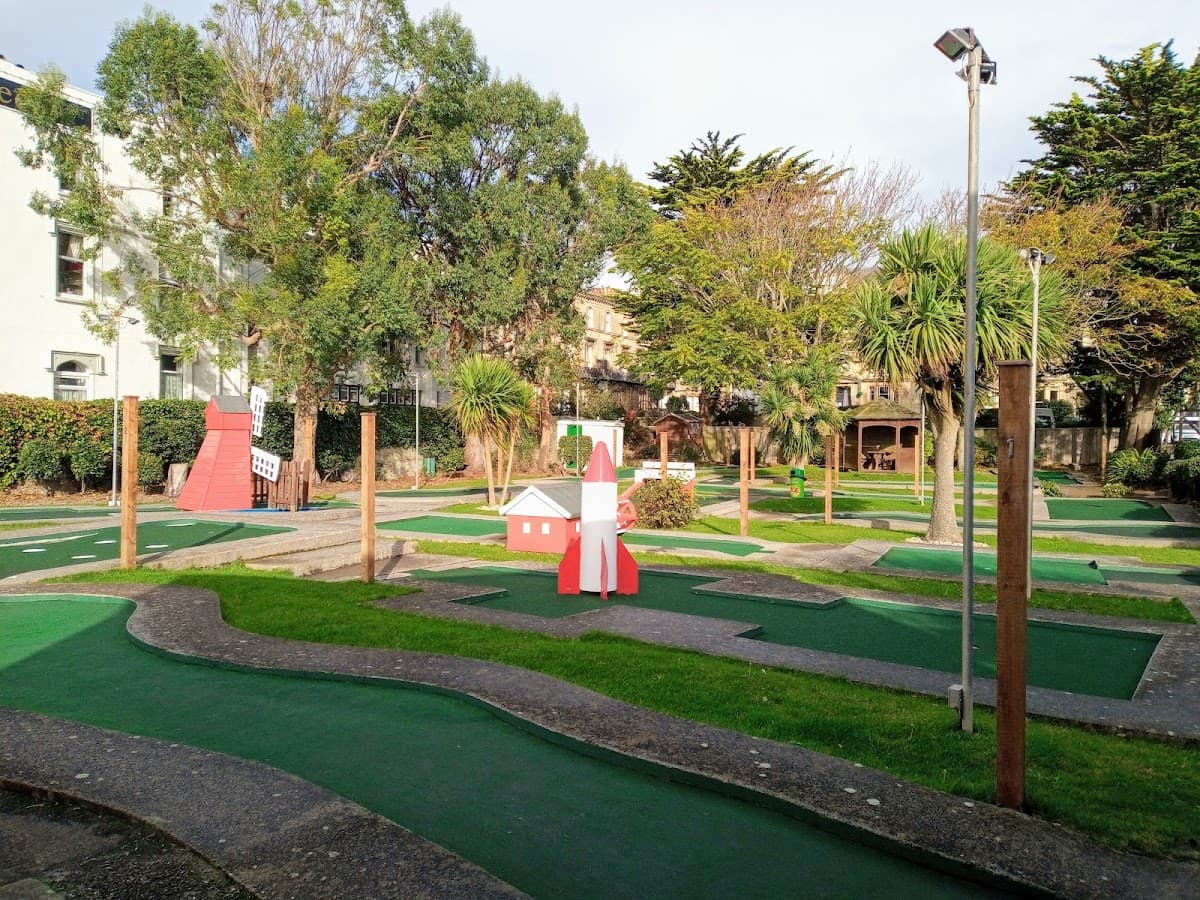 Crazy Hills Putting - Image 2