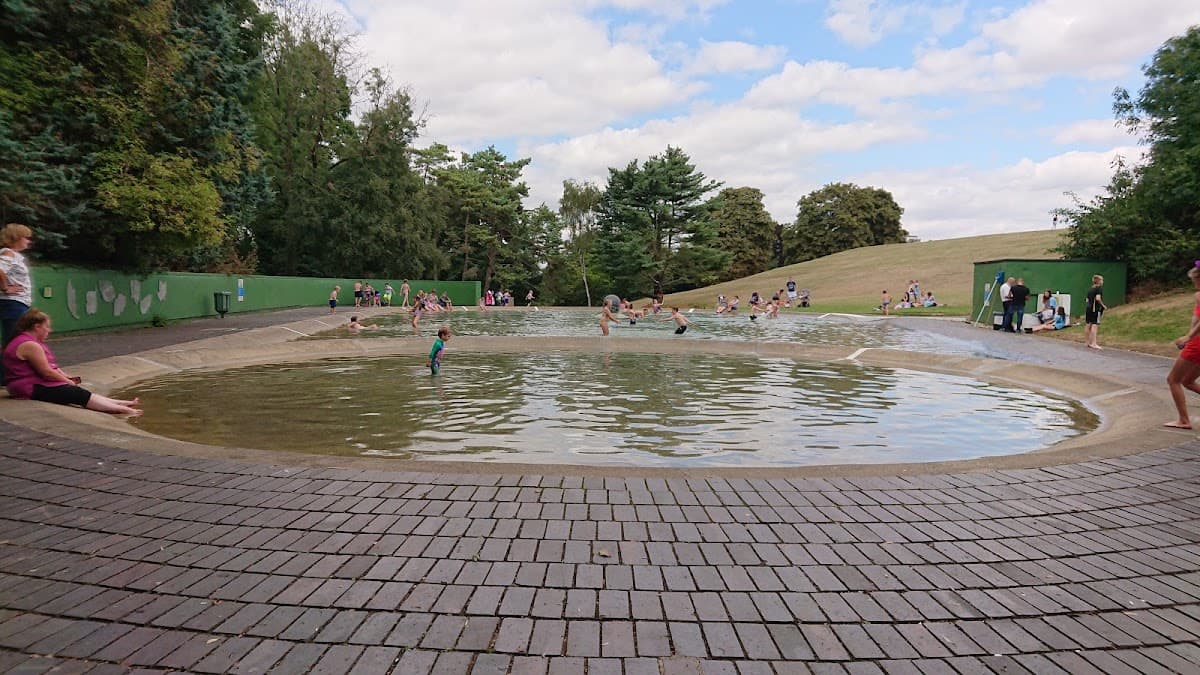 Town Park Paddling Pool - Main view