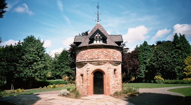 Walkden Gardens - Image 2