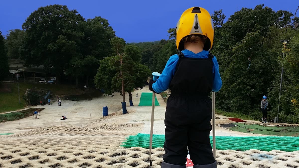 Brentwood Park Ski & Snowboard Centre - Image 1