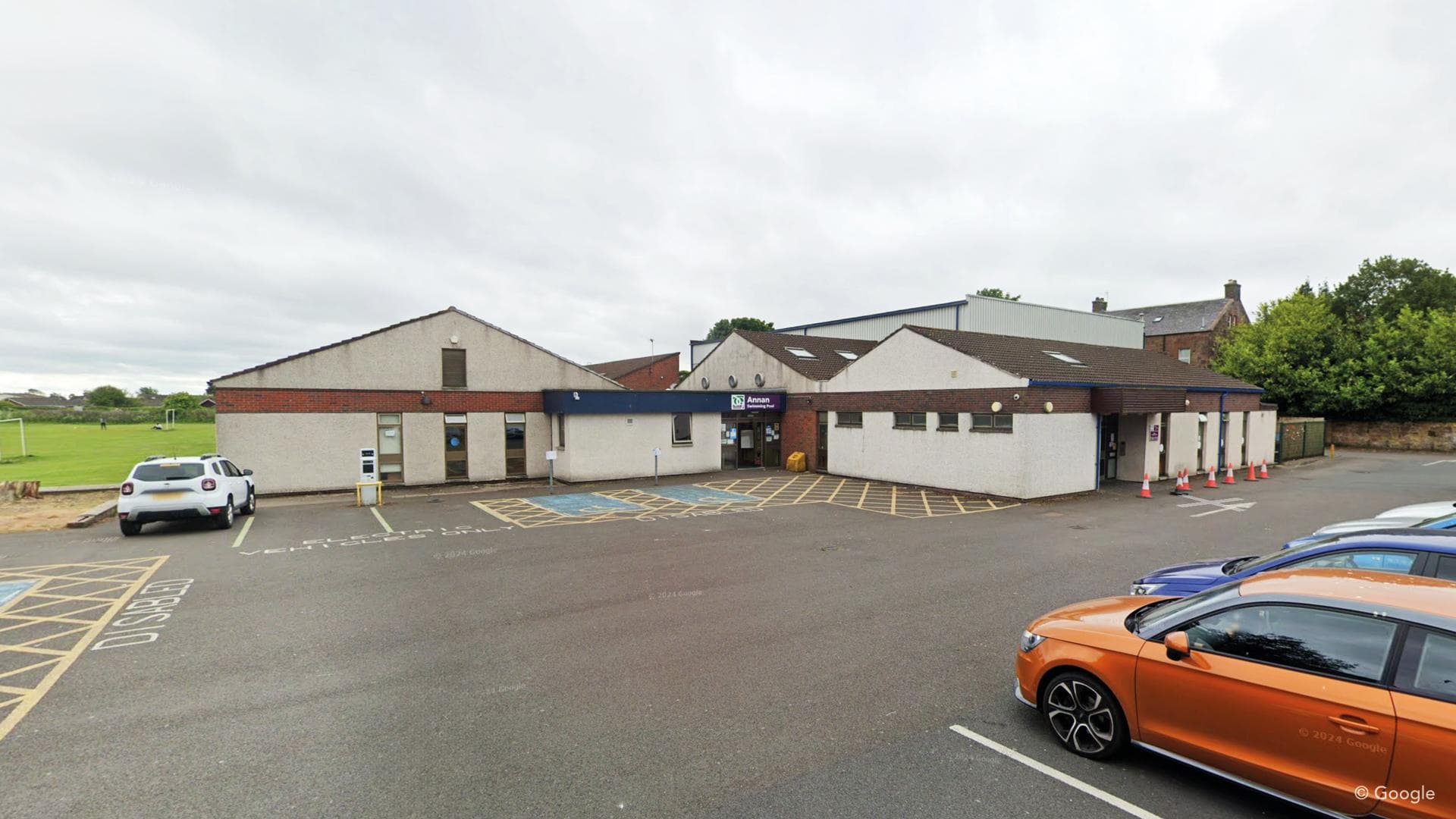 Annan Swimming Pool - Image 1