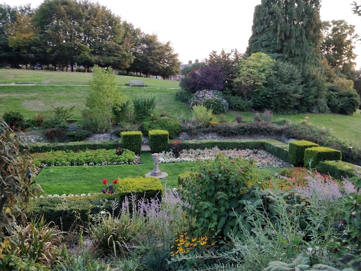 Calverley Grounds - Image 1