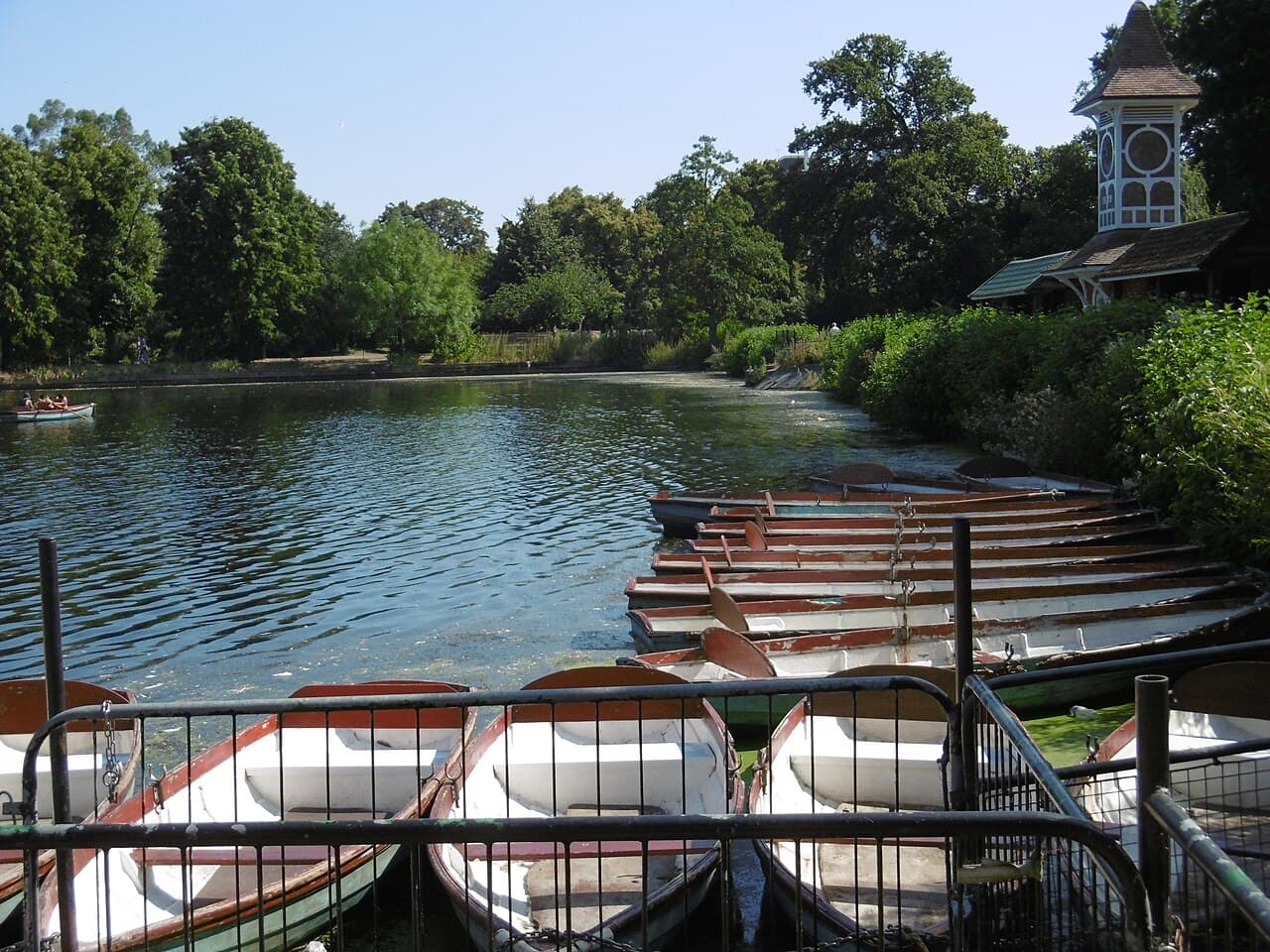 Valentines Park - Image 5