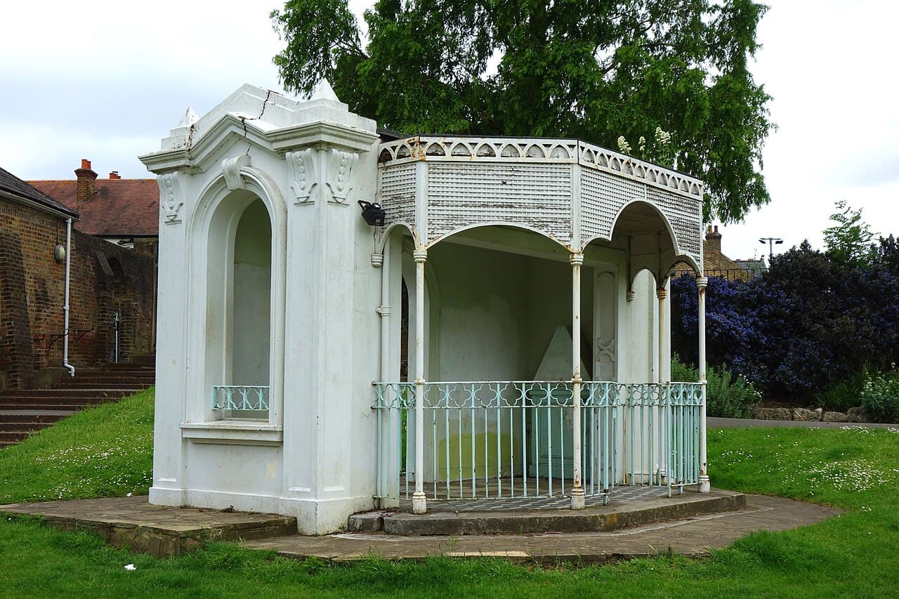 Radnor Gardens - Main view