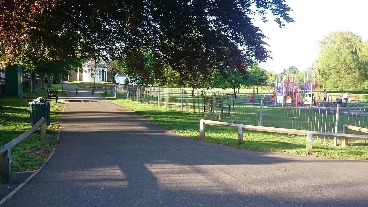 Radnor Gardens - Image 4