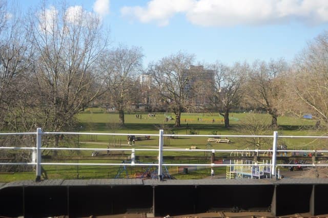 London Fields - Image 3