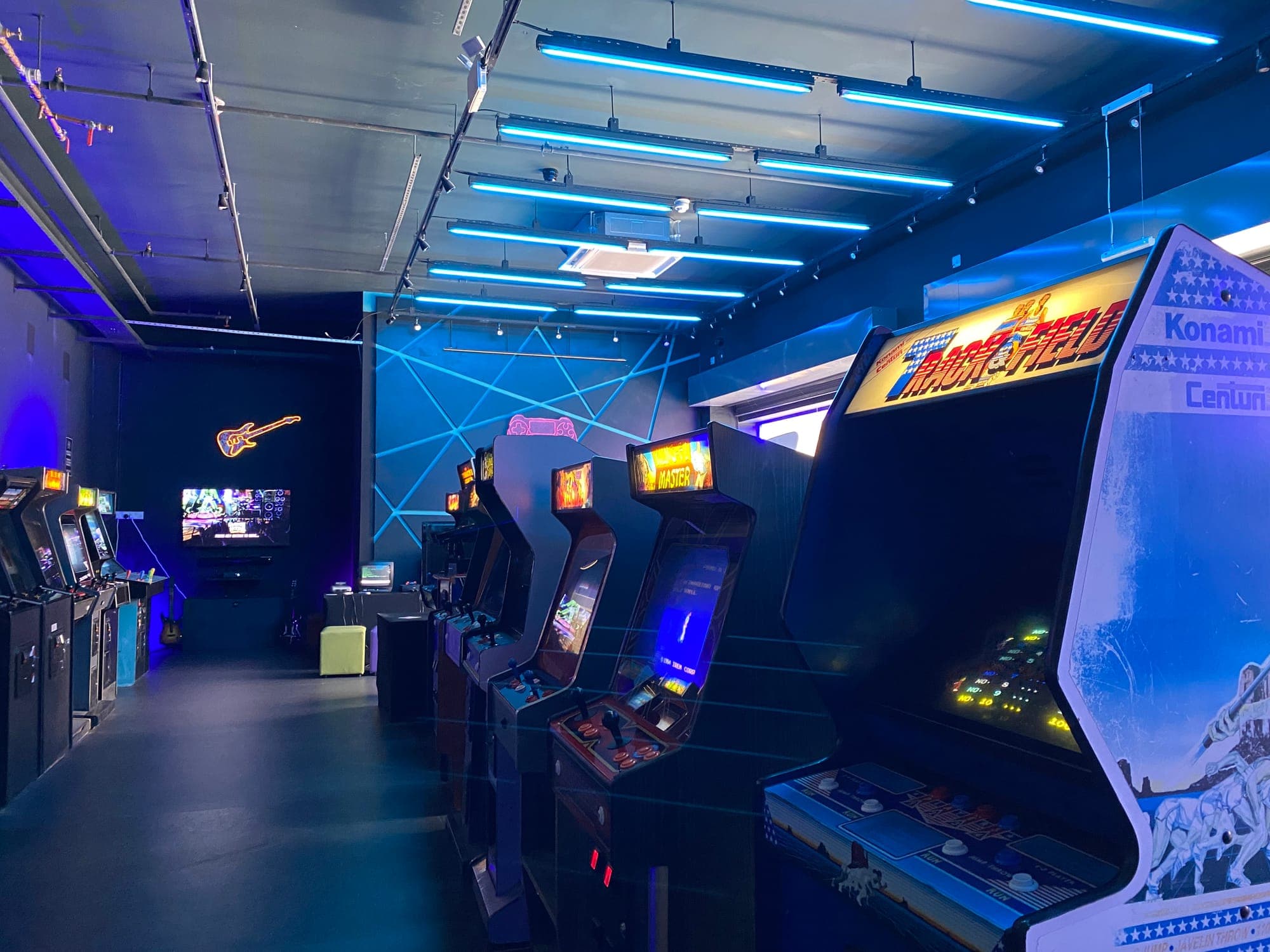 The Retro Room - Vintage 80s Arcade - Main view