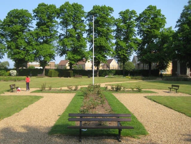 Ilford War Memorial Gardens - Image 1