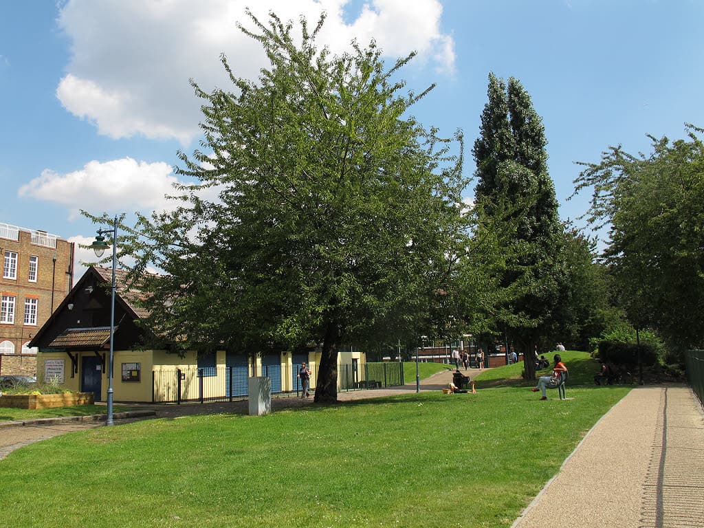 Leathermarket Gardens - Image 3