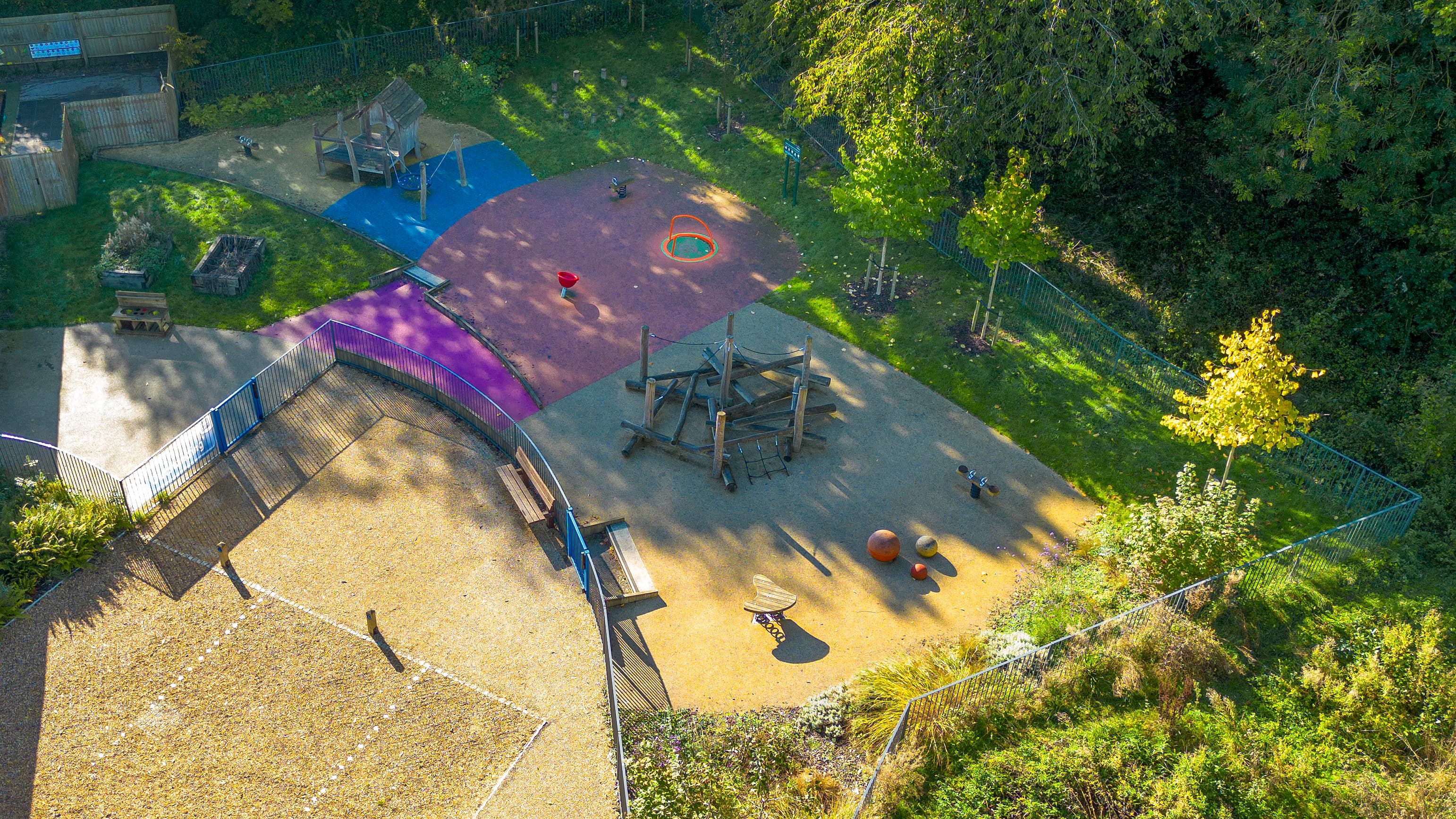 Great Linford Manor Park - Image 2