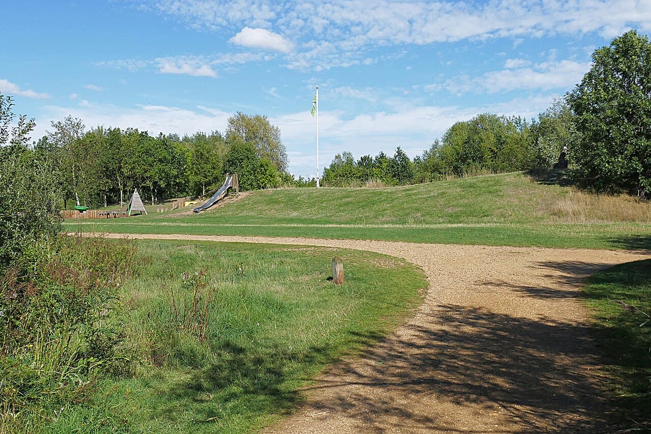 Bedfont Lakes Country Park - Image 2