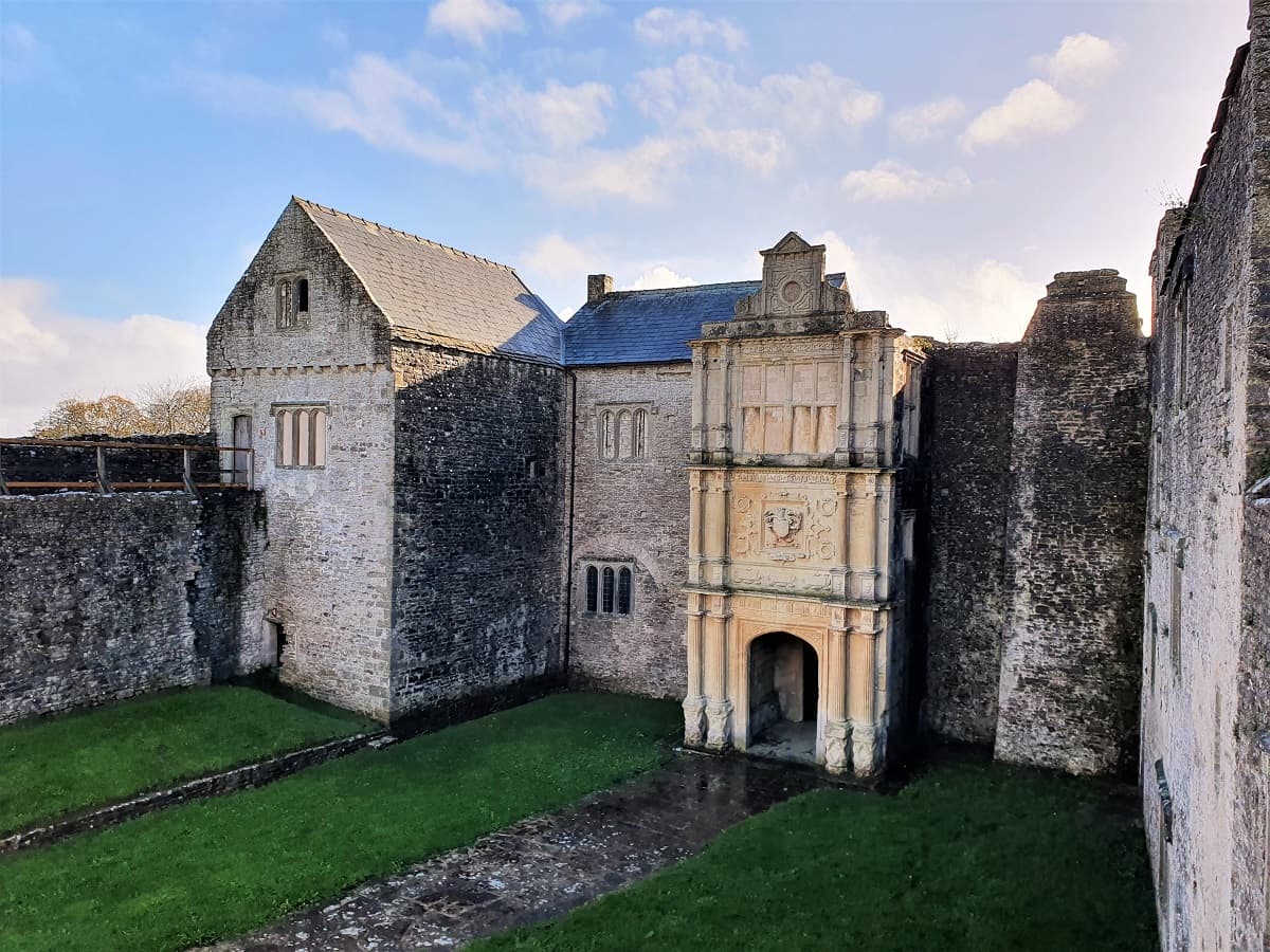 Old Beaupre Castle - Main view