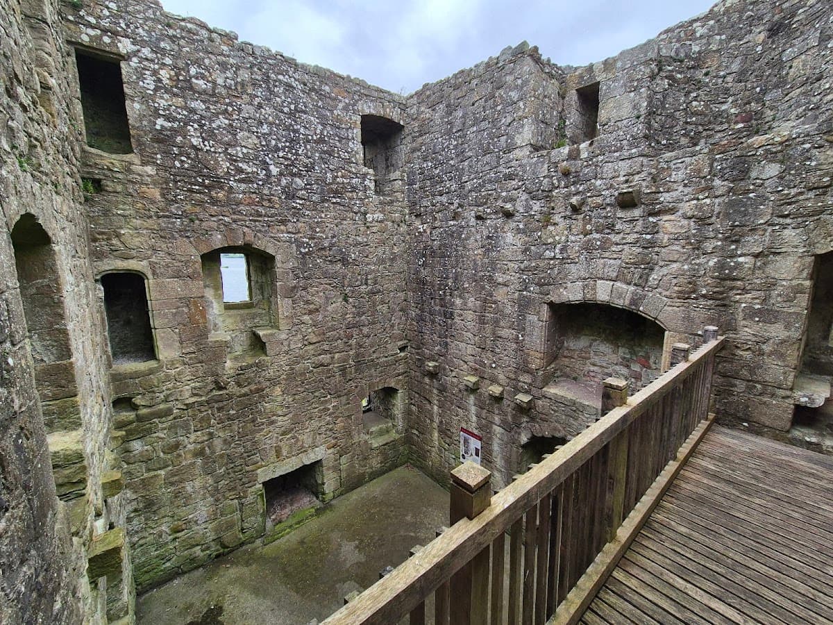 Lochleven Castle - Image 4