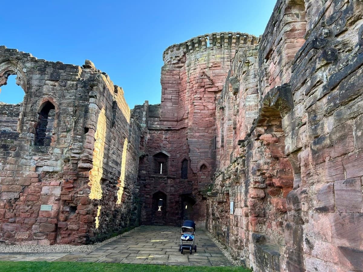 Bothwell Castle - Image 4