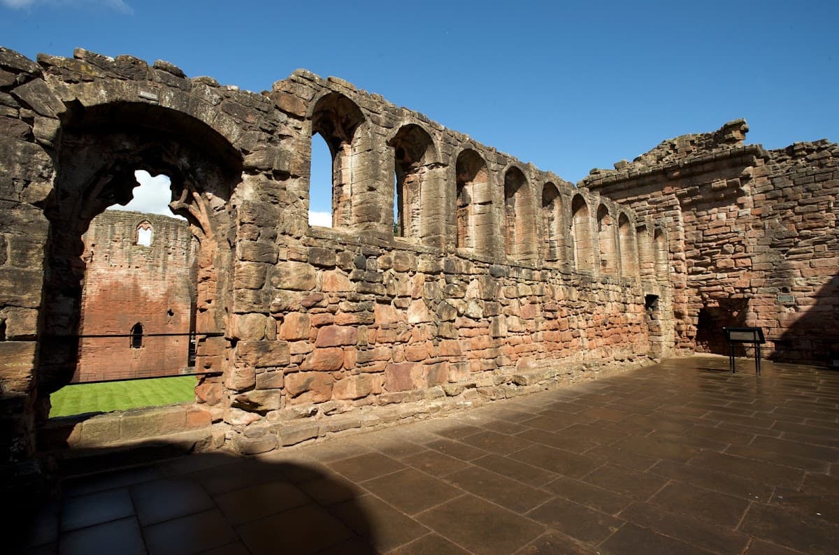 Bothwell Castle - Image 5