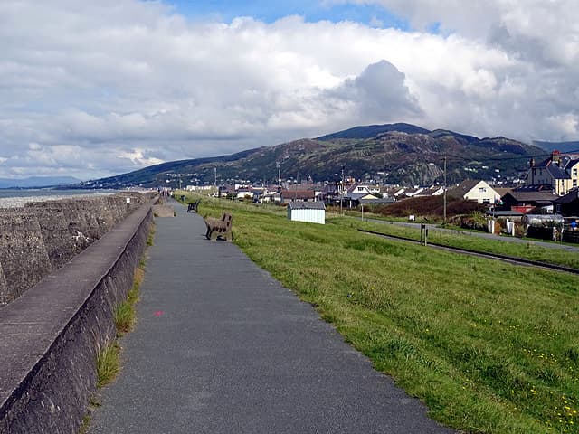 Fairbourne Beach - Image 2