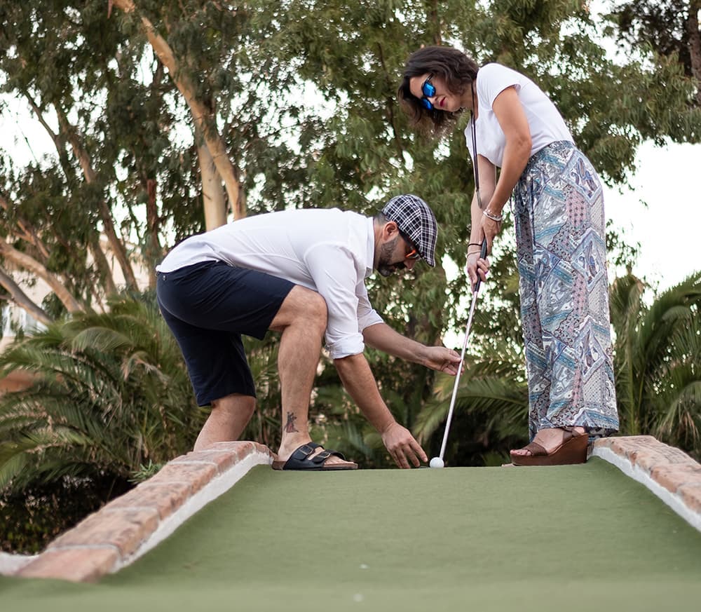 Golden Putter Mini Golf - Image 1