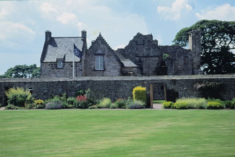 Aberdour Castle and Gardens - Image 2