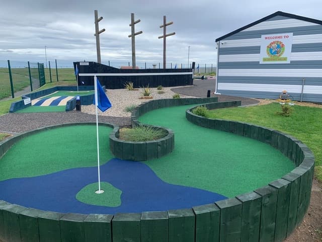 Lofty's Crazy Golf - Image 2