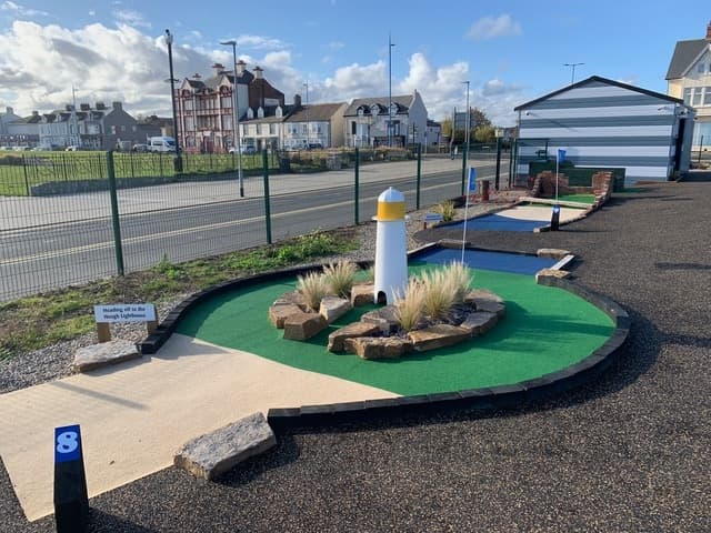 Lofty's Crazy Golf - Image 3