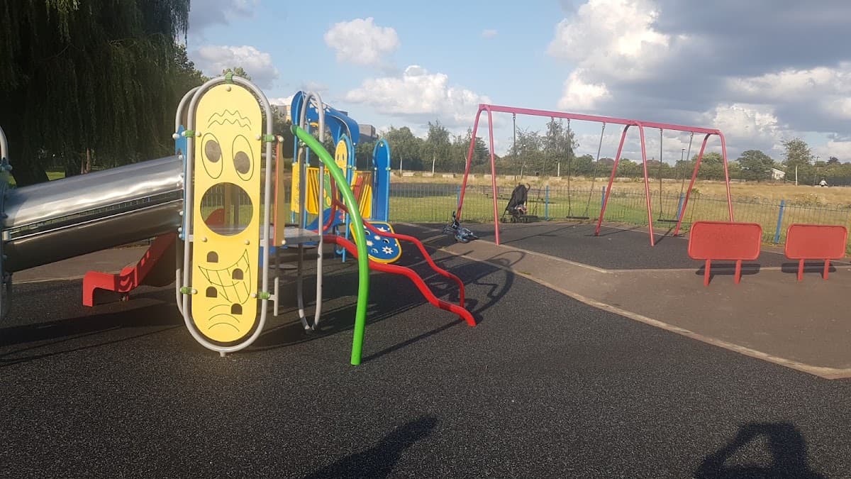 Lindsay park playground - Main view