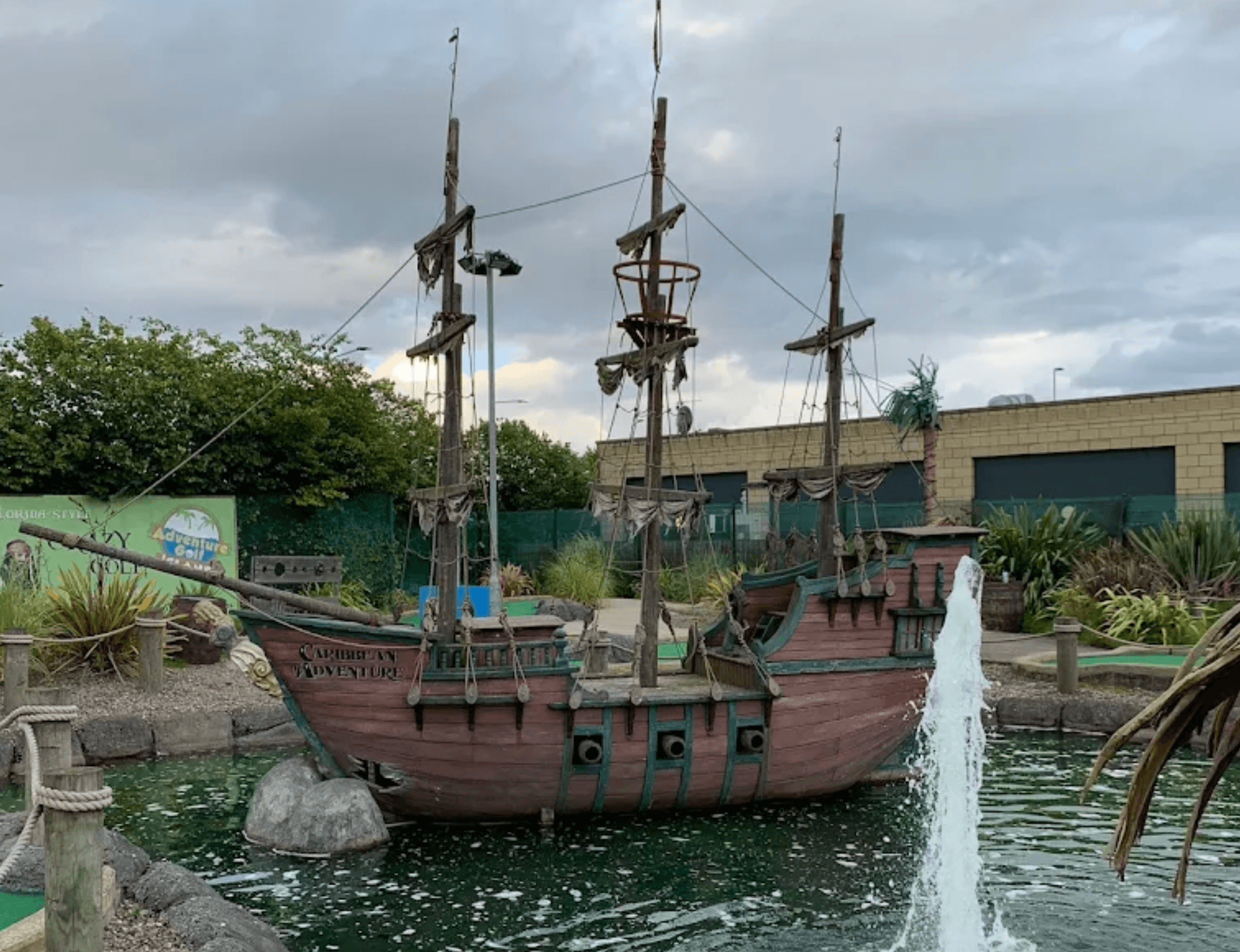Adventure Golf Island - Image 4