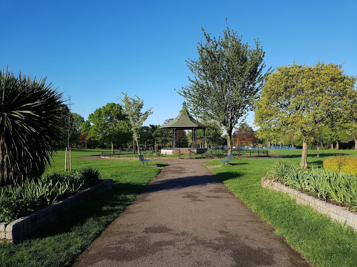 Elthorne Park - Image 4