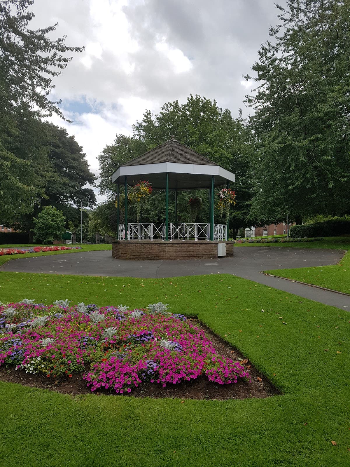 Hartshill Park - Image 1