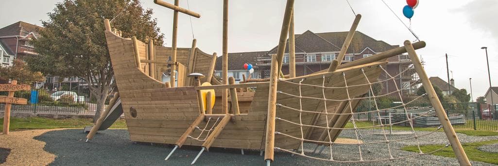 Mini Golf Lyme Regis - Image 2