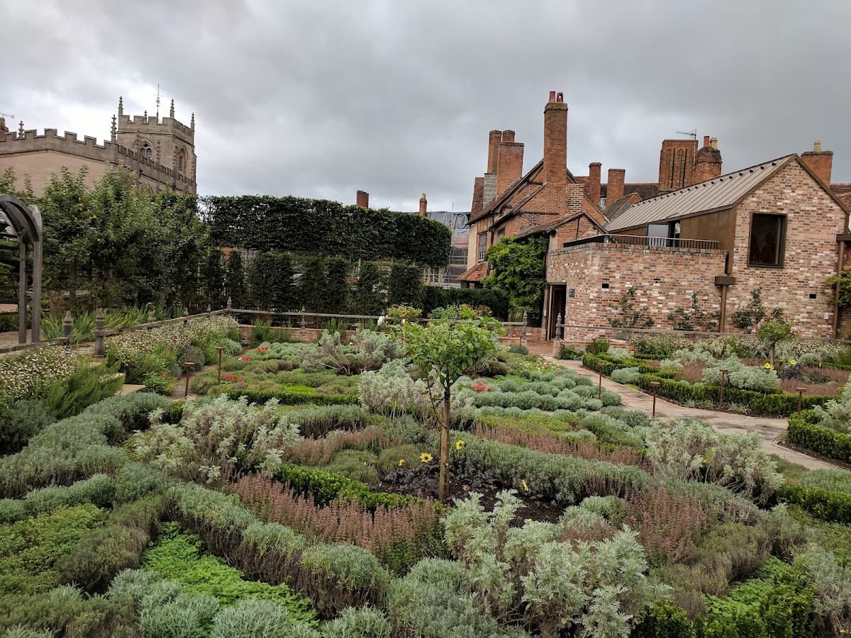 New Place Gardens - Image 1