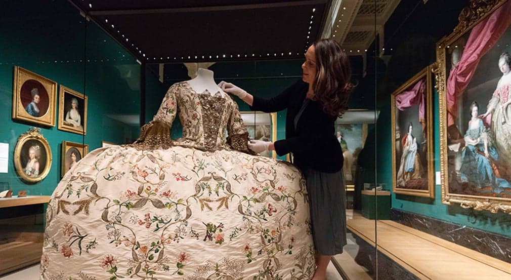 The King's Gallery, Buckingham Palace - Image 3