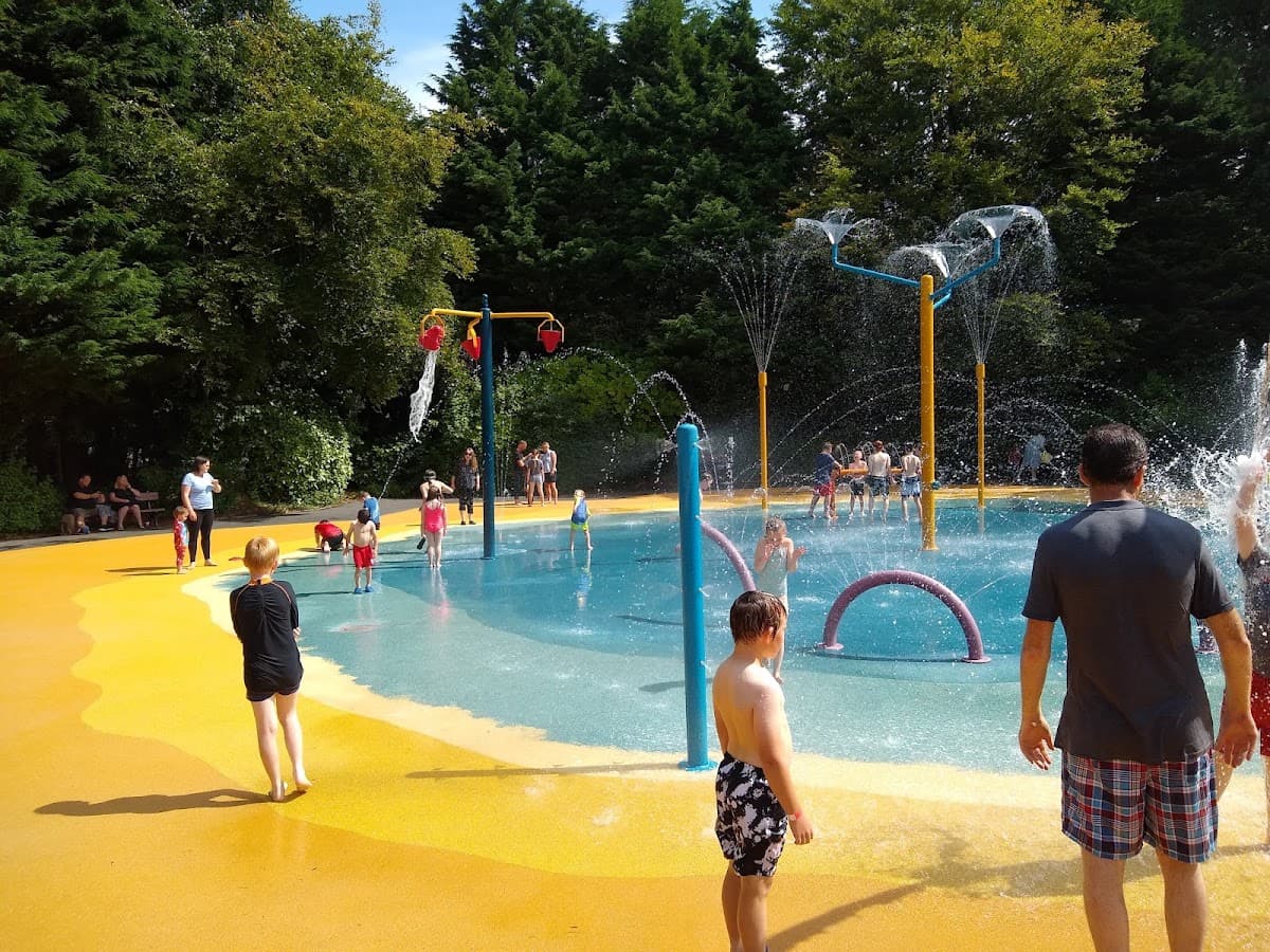 Happy Mount Park - Image 1