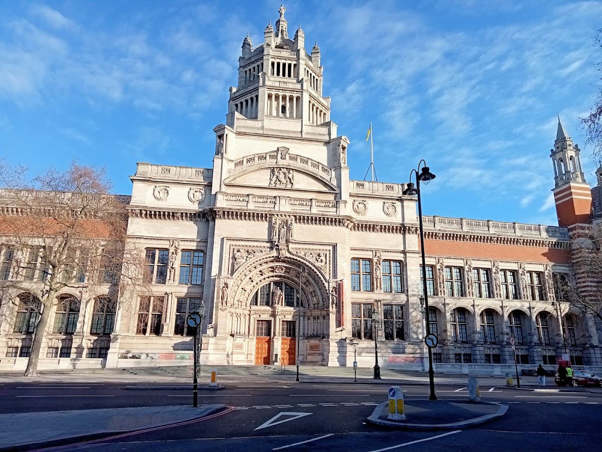 Victoria and Albert Museum - Image 2