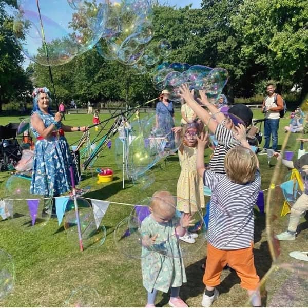 Free Giant Bubble Display