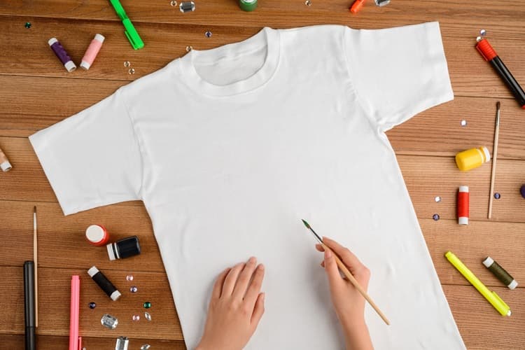 Make a T-shirt book bag at Sandhurst Library
