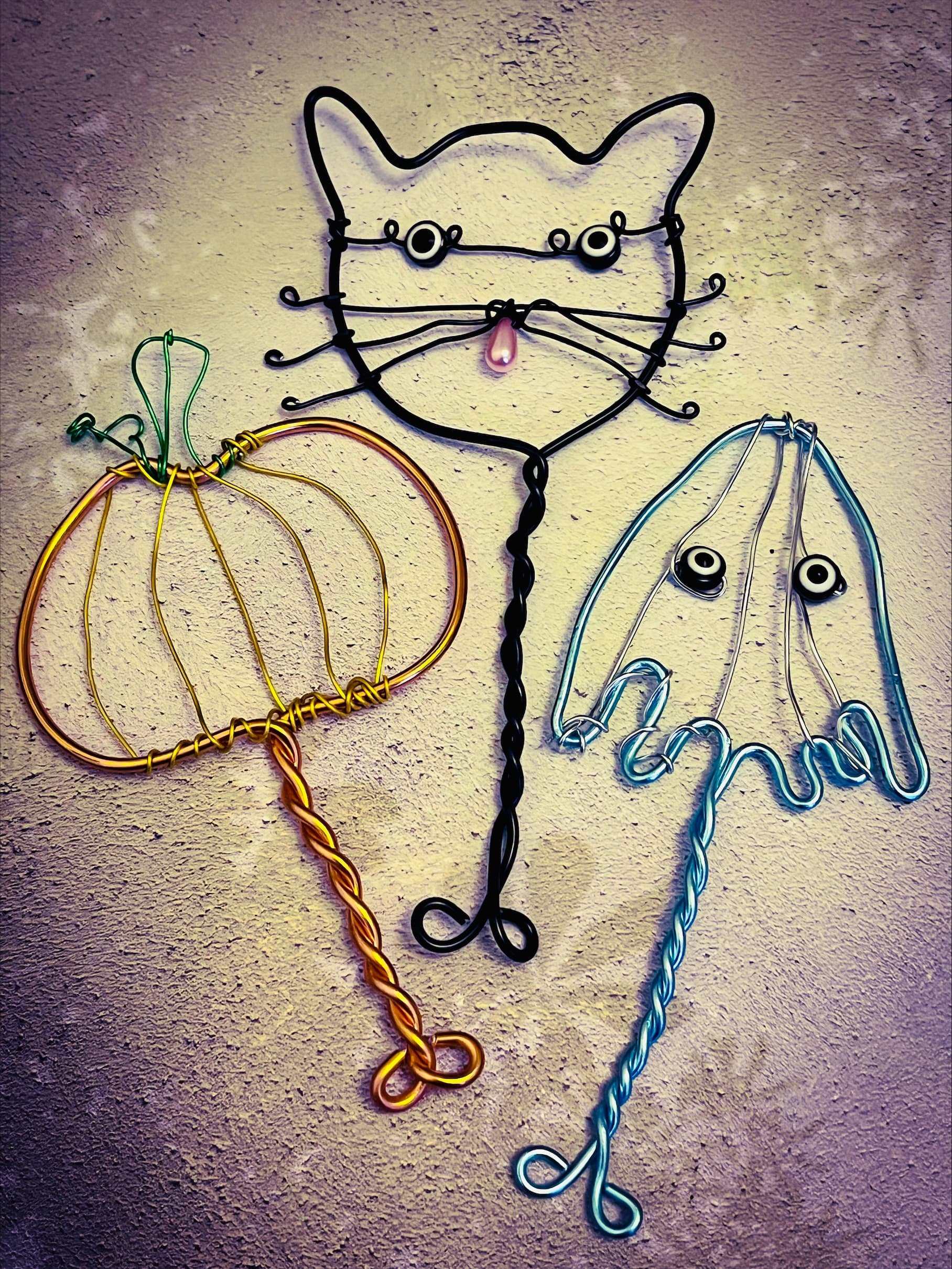 Wire art with artist Lise Bennett