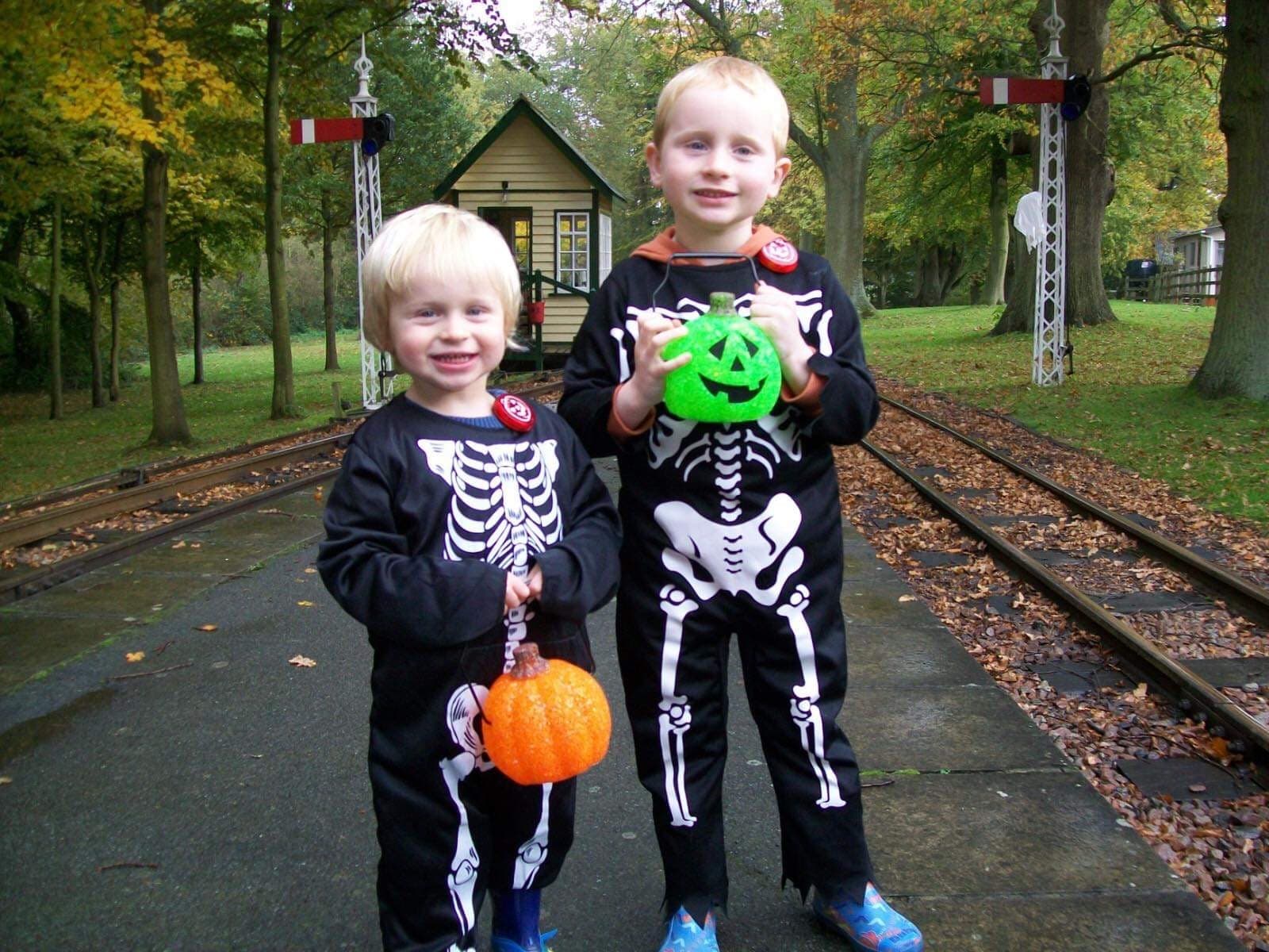 Halloween Trains – Spooky Fun for Little Ghost Hunters