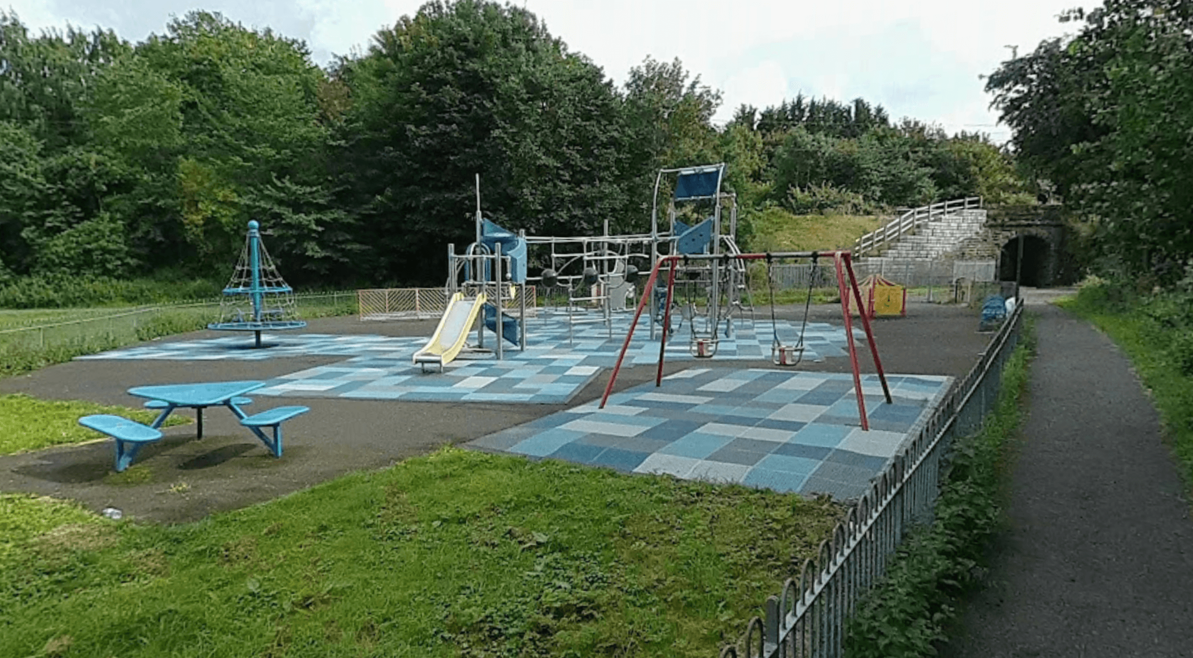 Redhall Park Edinburgh - Image 1